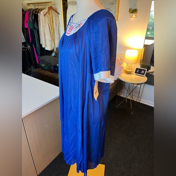 Vibrant Blue Carriage Court Nightgown with Floral Embroidery - Picture 3 of 8